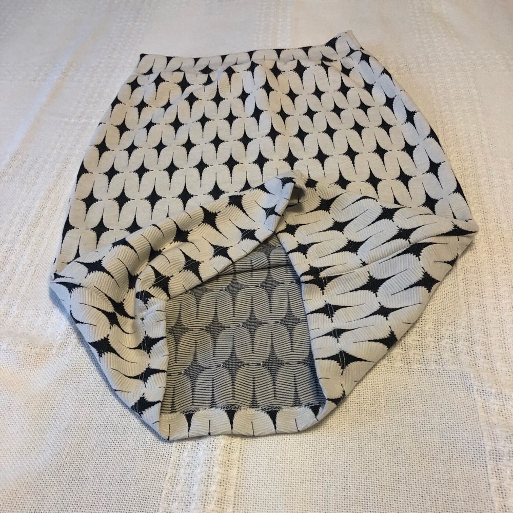 Beautiful women’s skirt! - Picture 8 of 10